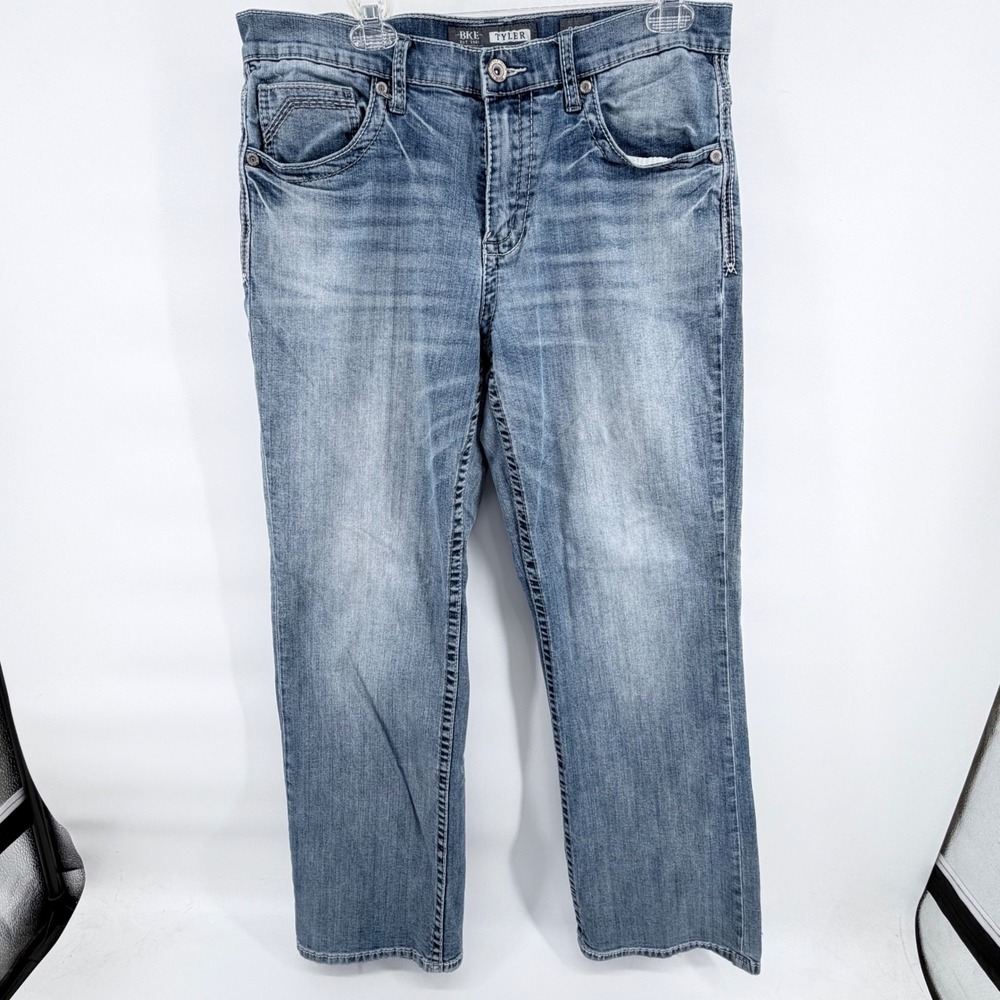 BKE Tyler Bootleg Jeans Mens 33R Medium Wash Distressed Stretch Denim Buckle